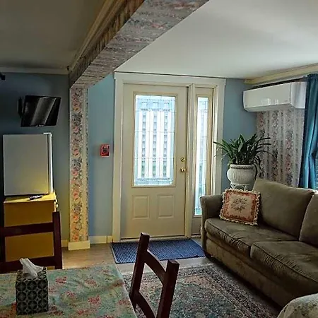 The Henry Collins Inn-2